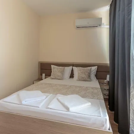 Helios Luxury Lägenhetshotell 3*