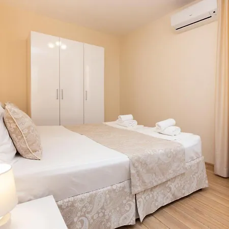 Helios Luxury アパートホテル