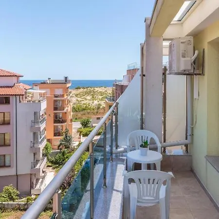 Helios Luxury アパートホテル 3*