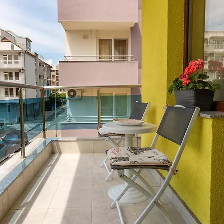 Helios Luxury アパートホテル