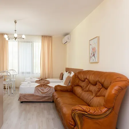 アパートホテル Helios Luxury