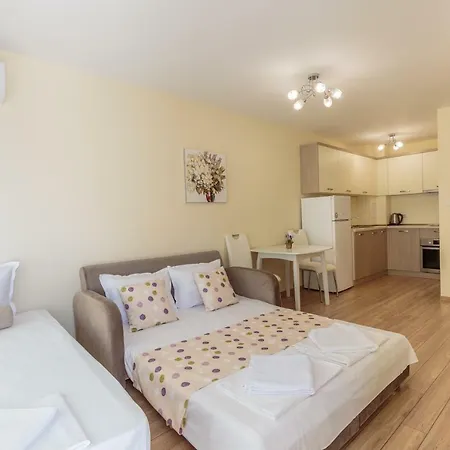 アパートホテル Helios Luxury プリモルスコ