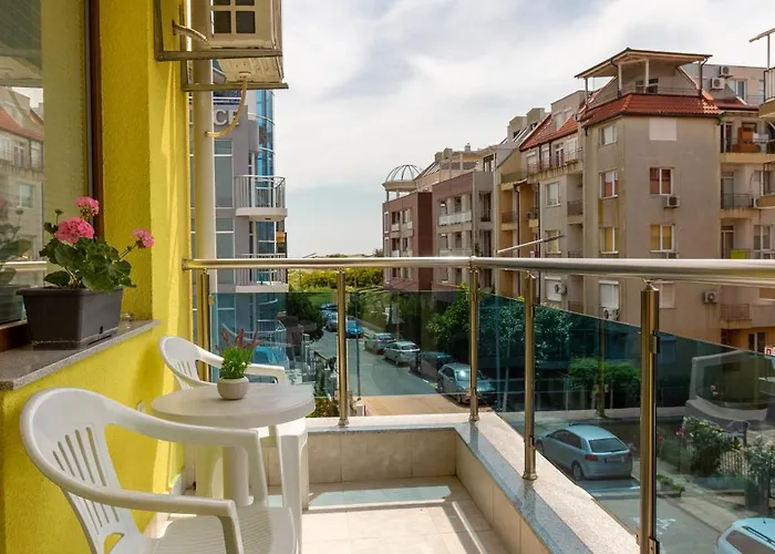 Ξενοδοχείο με διαμερίσματα Helios Luxury 3*
