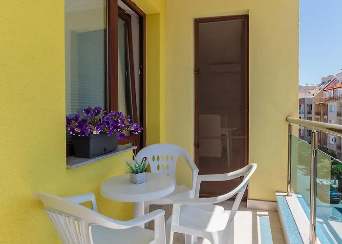 Helios Luxury Ξενοδοχείο με διαμερίσματα 3*