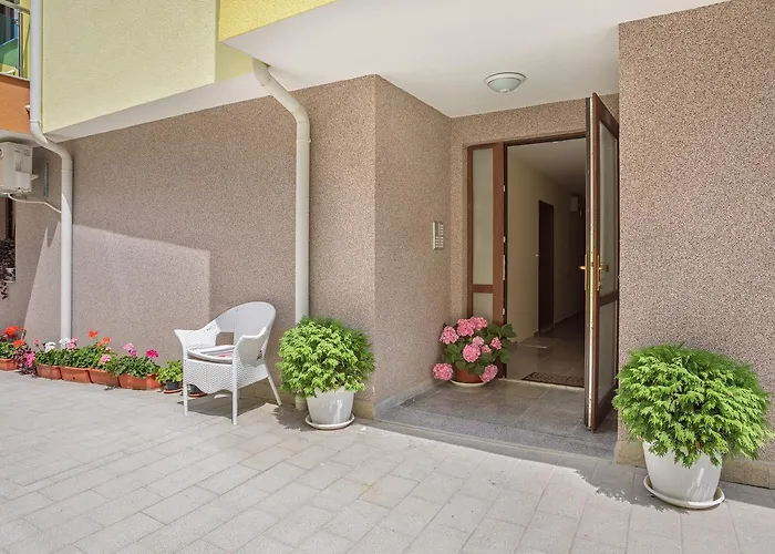 Ξενοδοχείο με διαμερίσματα Helios Luxury 3*