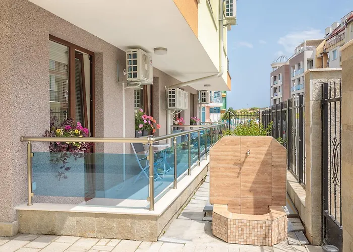 Ξενοδοχείο με διαμερίσματα Helios Luxury Πριμόρσκο