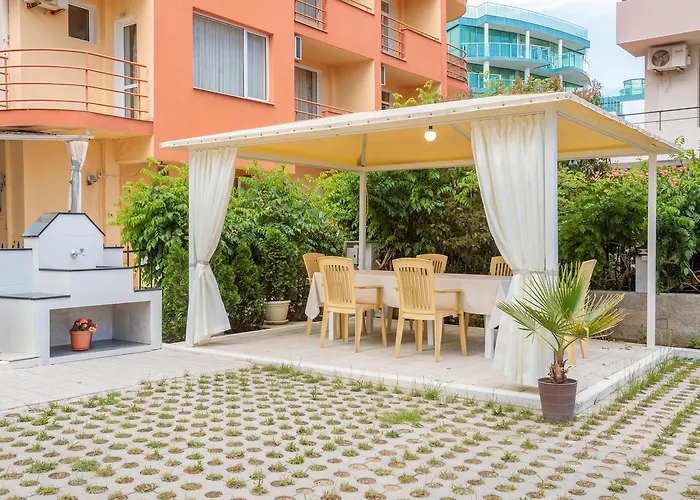 Ξενοδοχείο με διαμερίσματα Helios Luxury Πριμόρσκο